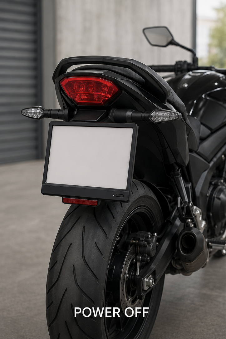 Tył motocykla z ramką ParkShield i widocznym przejściem między trybem transparentnym a prywatności